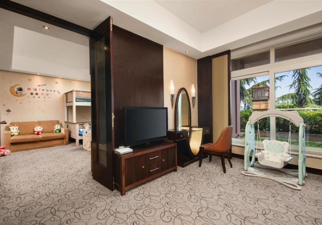 New Century Grand Hotel Шичо Екстериор снимка