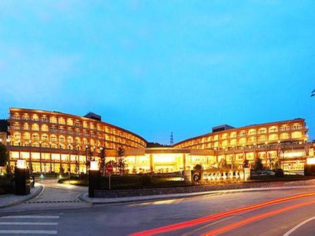 New Century Grand Hotel Шичо Екстериор снимка